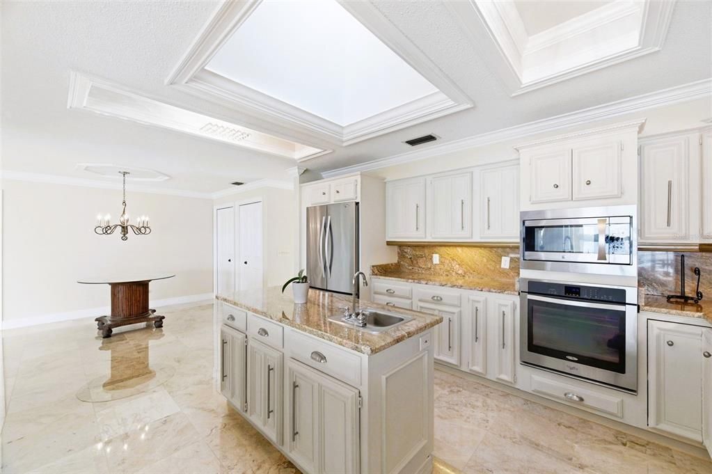En Venta: $2,749,000 (4 camas, 3 baños, 3901 Pies cuadrados)
