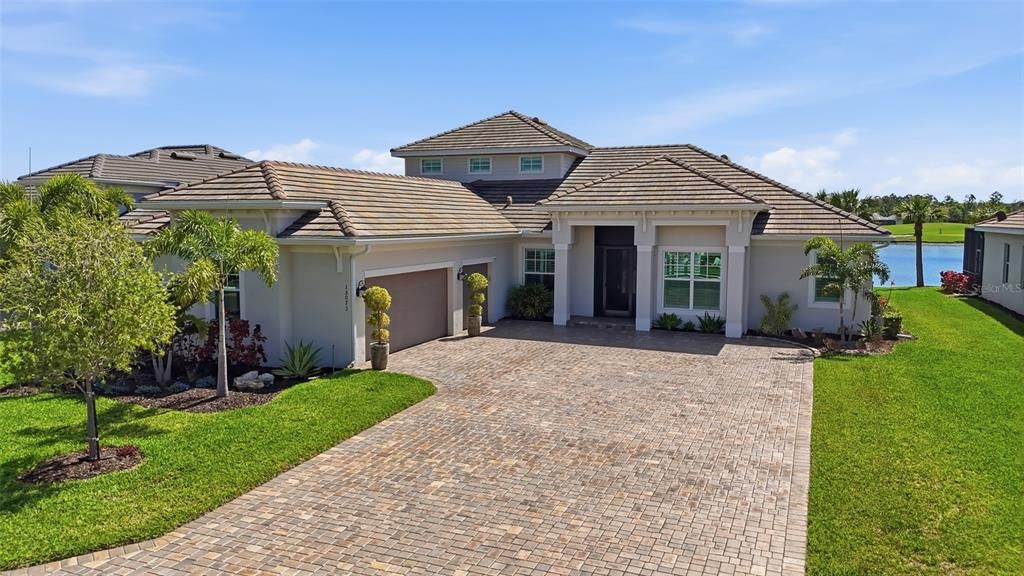 En Venta: $869,000 (4 camas, 3 baños, 3041 Pies cuadrados)