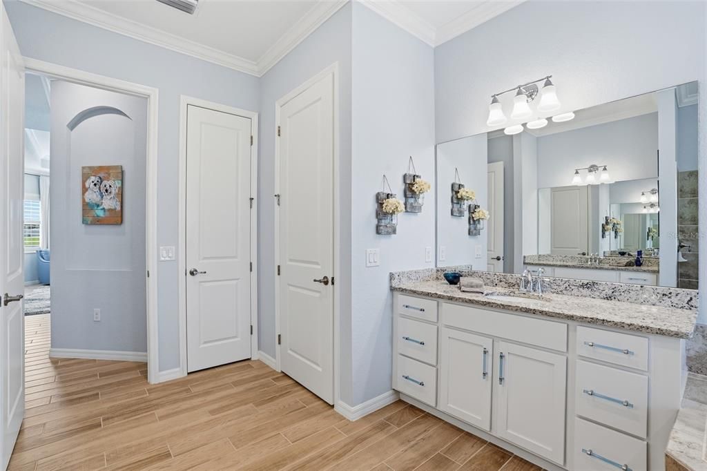 En Venta: $869,000 (4 camas, 3 baños, 3041 Pies cuadrados)