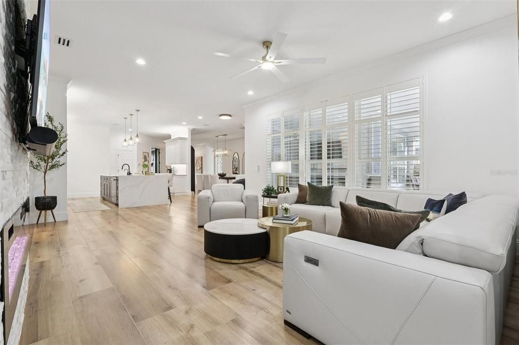 Activo con contrato: $2,149,000 (4 camas, 4 baños, 3906 Pies cuadrados)
