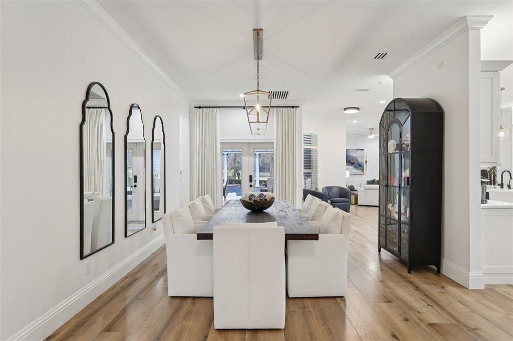 Activo con contrato: $2,149,000 (4 camas, 4 baños, 3906 Pies cuadrados)