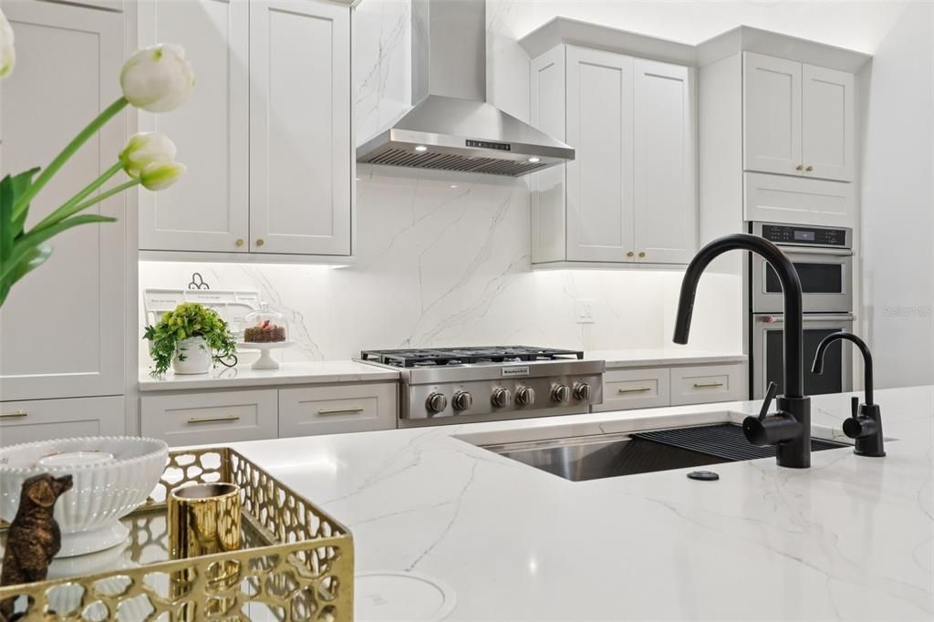 Activo con contrato: $2,149,000 (4 camas, 4 baños, 3906 Pies cuadrados)