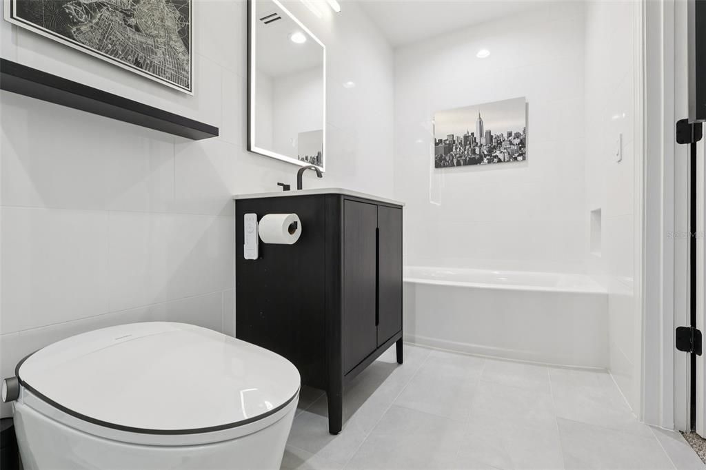 Activo con contrato: $2,149,000 (4 camas, 4 baños, 3906 Pies cuadrados)