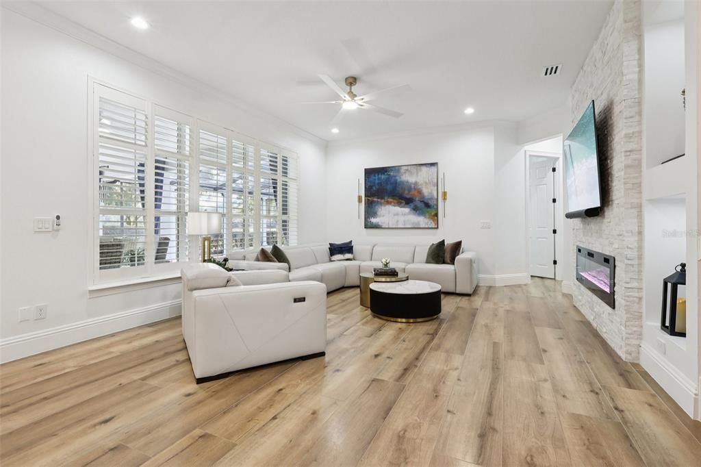 Activo con contrato: $2,149,000 (4 camas, 4 baños, 3906 Pies cuadrados)
