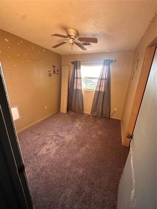 Active With Contract: $135,000 (3 beds, 1 baths, 924 Square Feet)