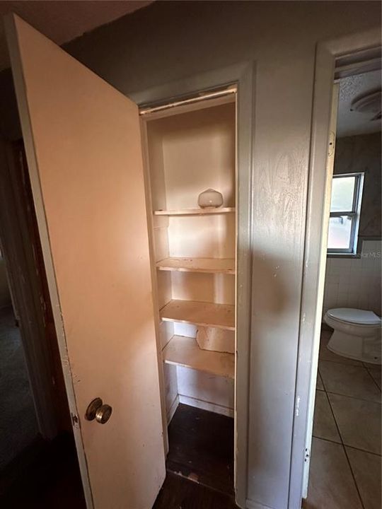 Active With Contract: $135,000 (3 beds, 1 baths, 924 Square Feet)