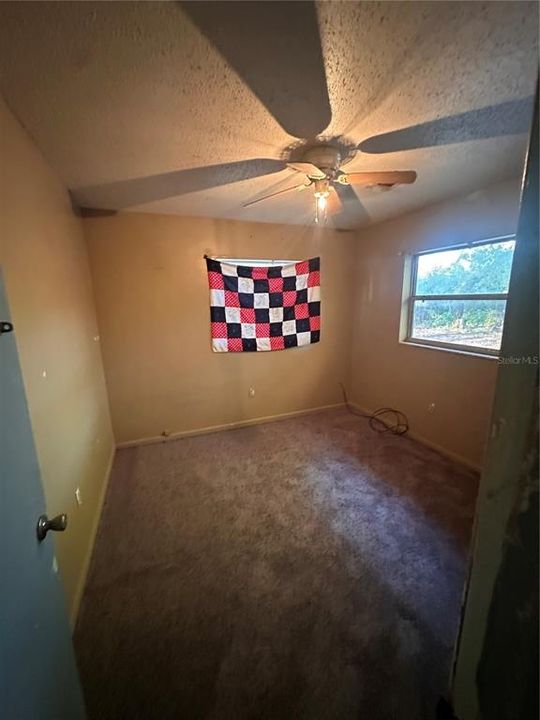 Active With Contract: $135,000 (3 beds, 1 baths, 924 Square Feet)
