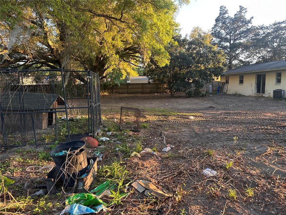 Active With Contract: $135,000 (3 beds, 1 baths, 924 Square Feet)