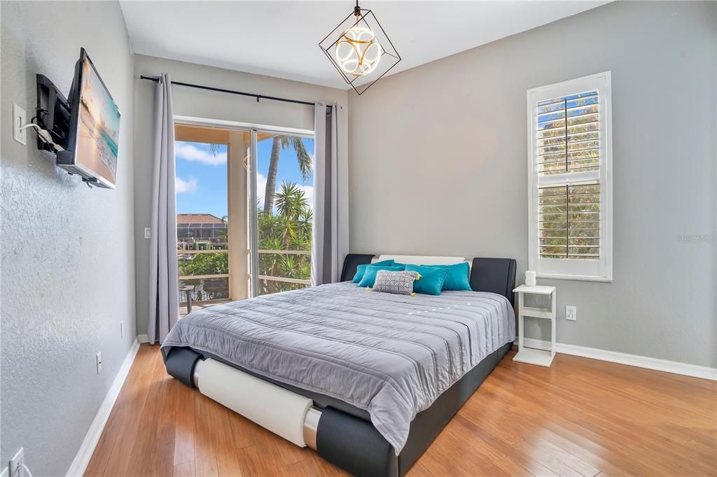 For Sale: $1,230,000 (4 beds, 3 baths, 3241 Square Feet)