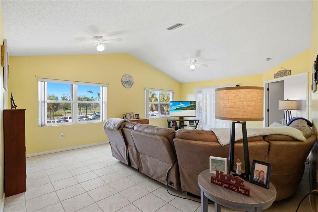 For Sale: $265,000 (3 beds, 2 baths, 1416 Square Feet)