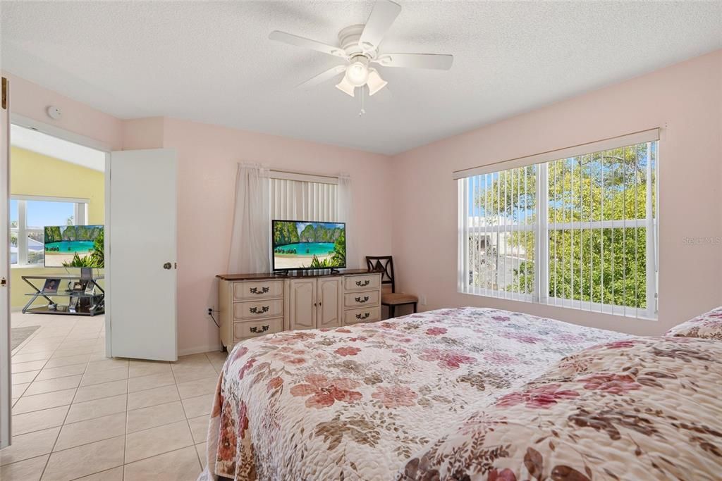 For Sale: $265,000 (3 beds, 2 baths, 1416 Square Feet)