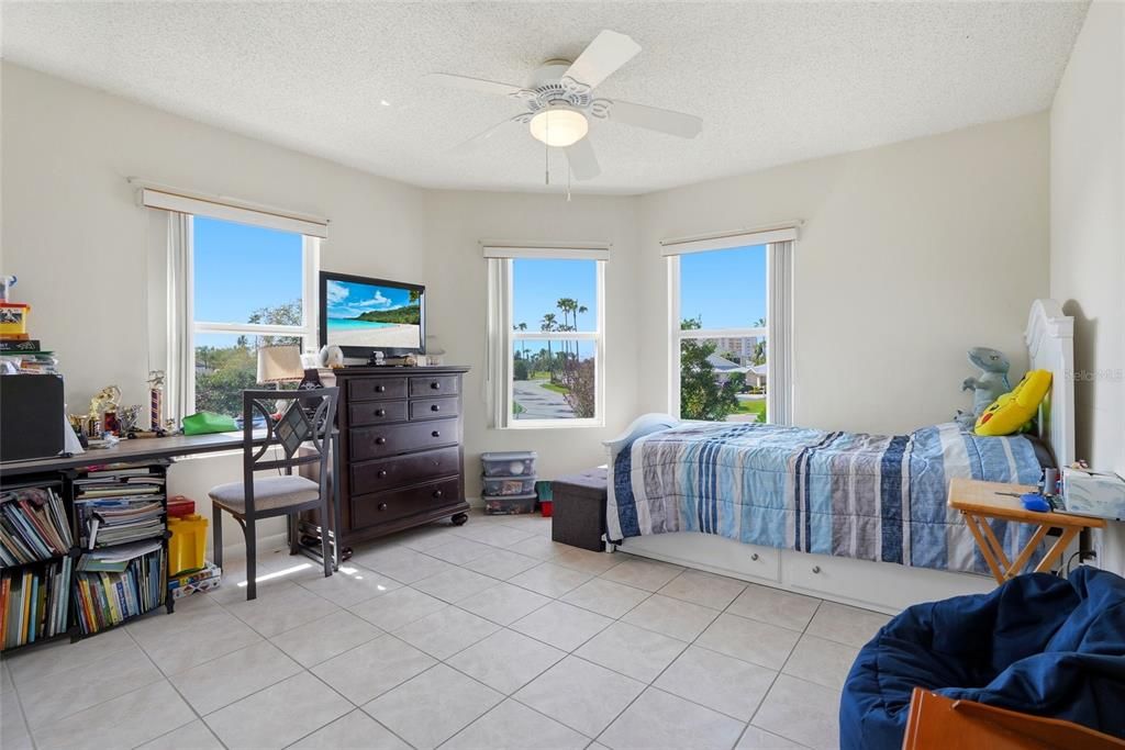 For Sale: $265,000 (3 beds, 2 baths, 1416 Square Feet)