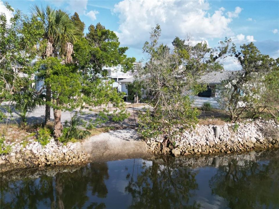 For Sale: $324,900 (2 beds, 2 baths, 1086 Square Feet)