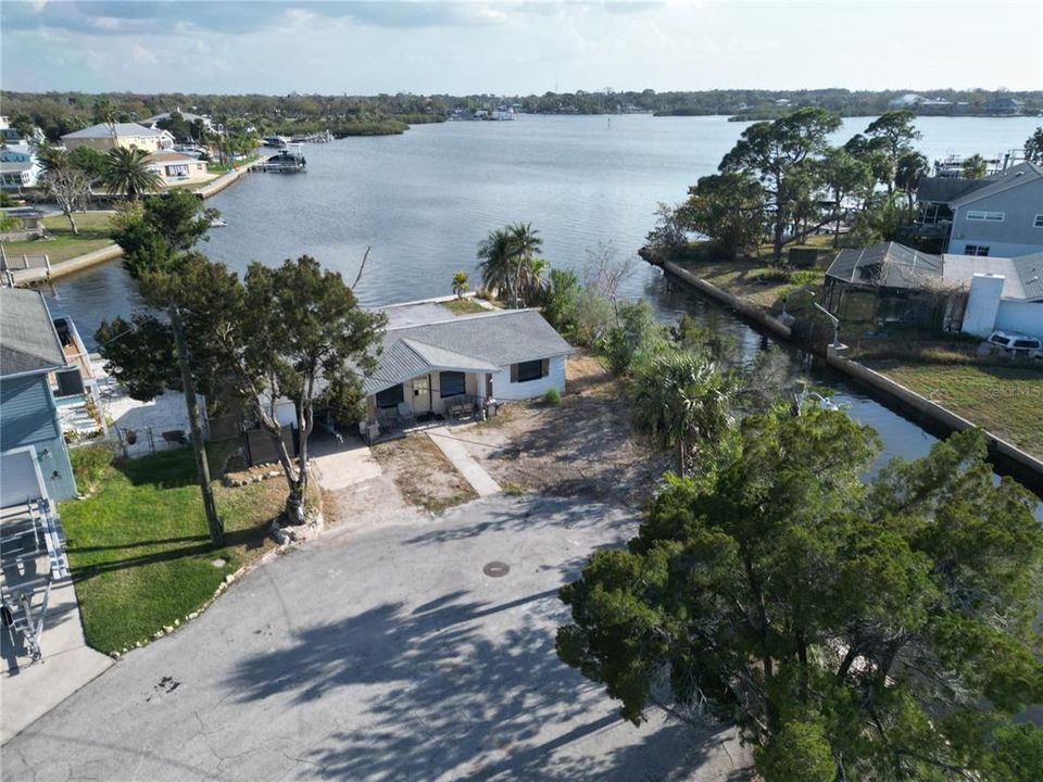 For Sale: $324,900 (2 beds, 2 baths, 1086 Square Feet)