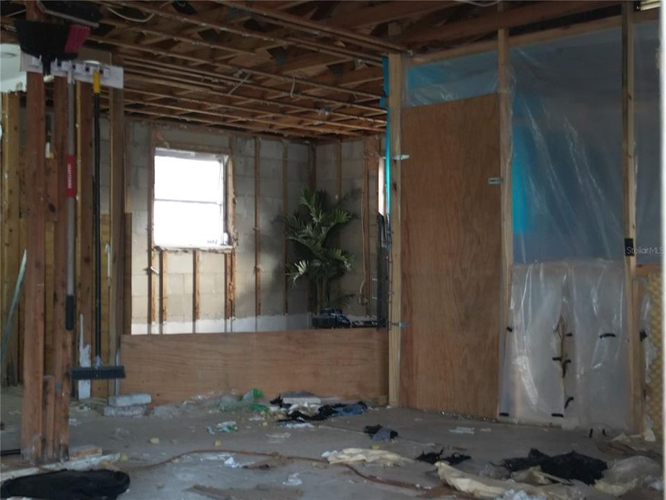 For Sale: $324,900 (2 beds, 2 baths, 1086 Square Feet)