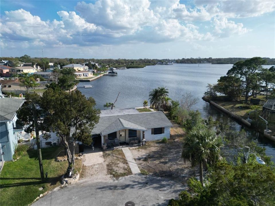 For Sale: $324,900 (2 beds, 2 baths, 1086 Square Feet)