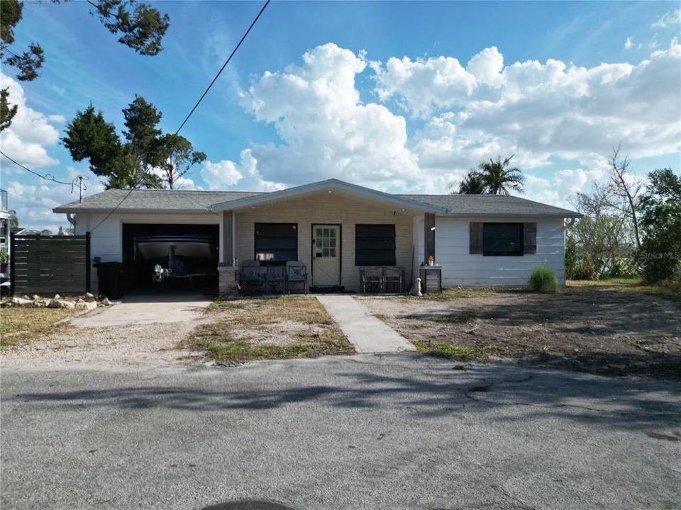 For Sale: $324,900 (2 beds, 2 baths, 1086 Square Feet)