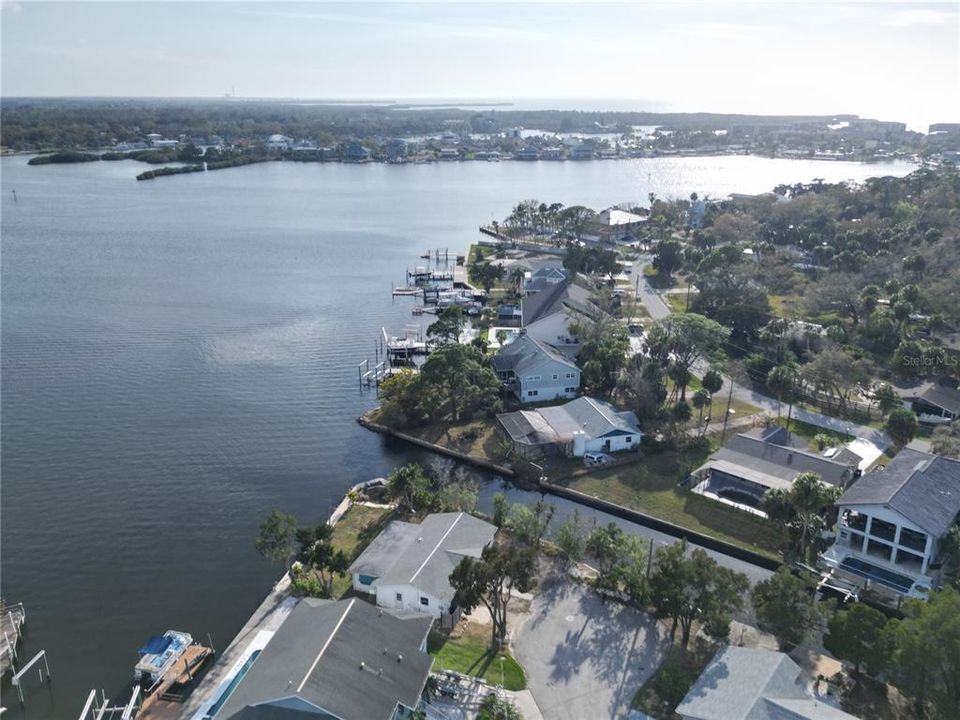For Sale: $324,900 (2 beds, 2 baths, 1086 Square Feet)