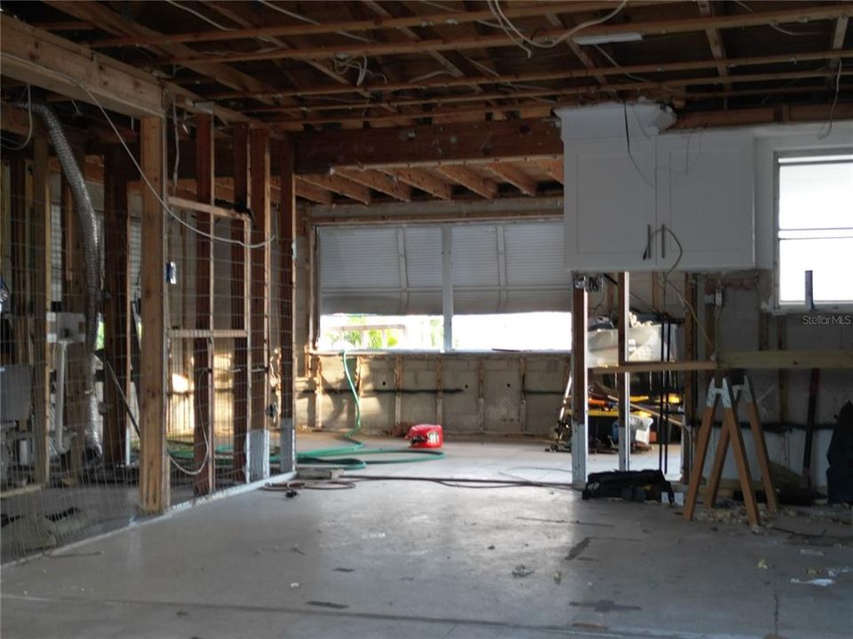 For Sale: $324,900 (2 beds, 2 baths, 1086 Square Feet)