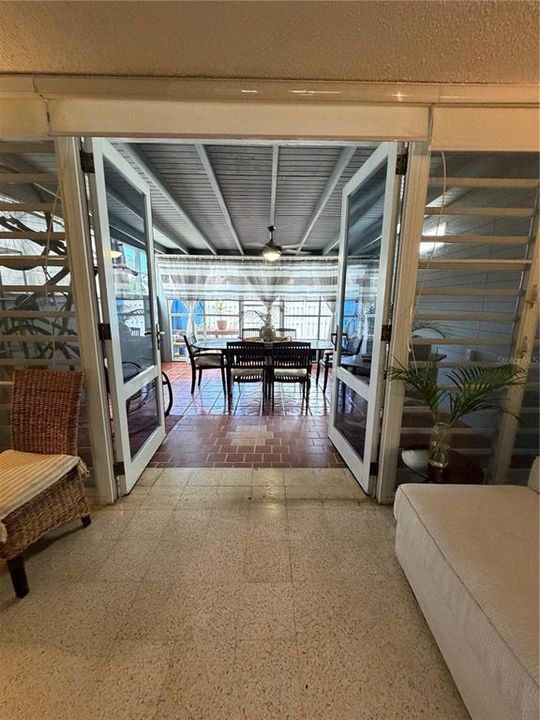 На продажу: $425,000 (2 спален, 2 ванн, 1100 Квадратных фут)