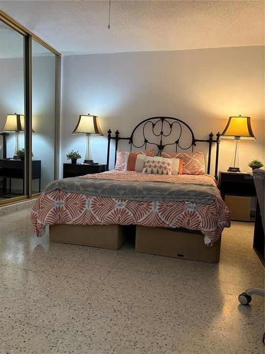 На продажу: $425,000 (2 спален, 2 ванн, 1100 Квадратных фут)