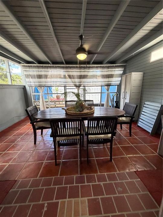 На продажу: $425,000 (2 спален, 2 ванн, 1100 Квадратных фут)