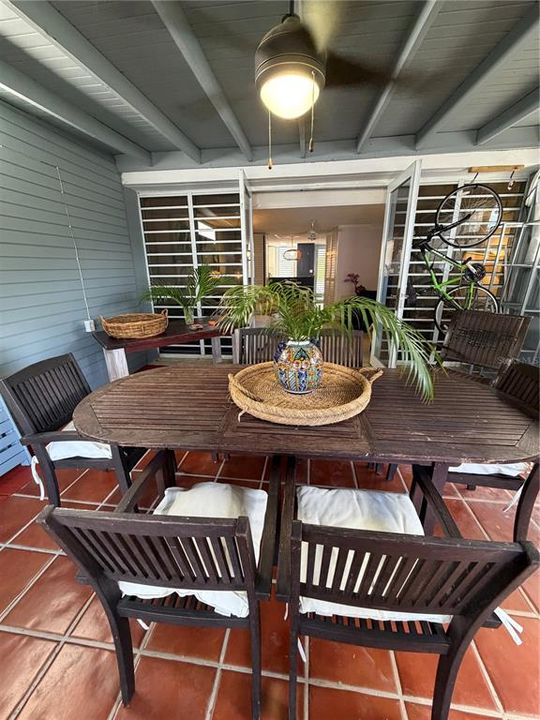 На продажу: $425,000 (2 спален, 2 ванн, 1100 Квадратных фут)