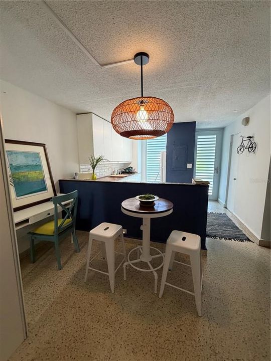 На продажу: $425,000 (2 спален, 2 ванн, 1100 Квадратных фут)