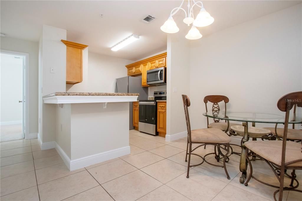 Active With Contract: $199,999 (2 beds, 2 baths, 996 Square Feet)