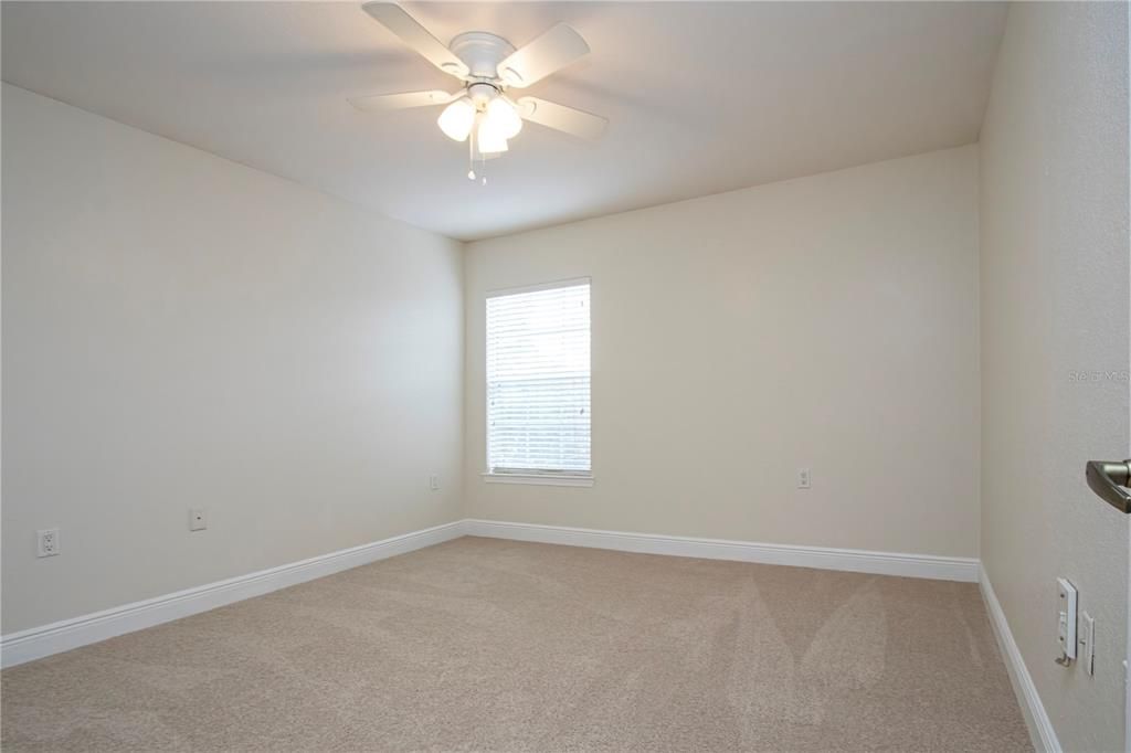 Active With Contract: $199,999 (2 beds, 2 baths, 996 Square Feet)