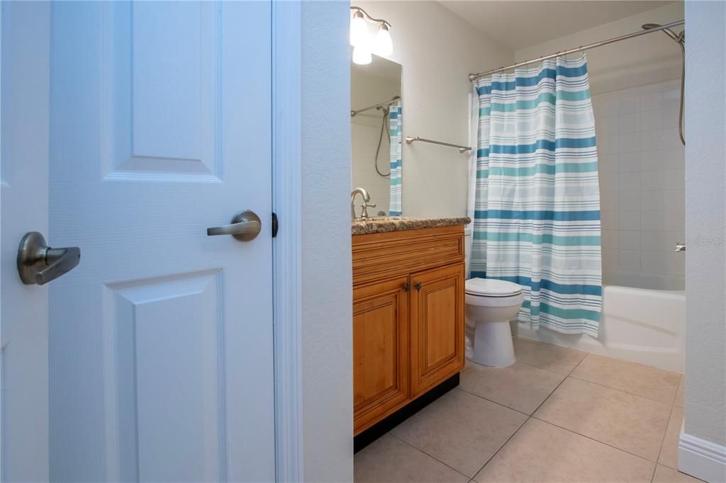 Active With Contract: $199,999 (2 beds, 2 baths, 996 Square Feet)