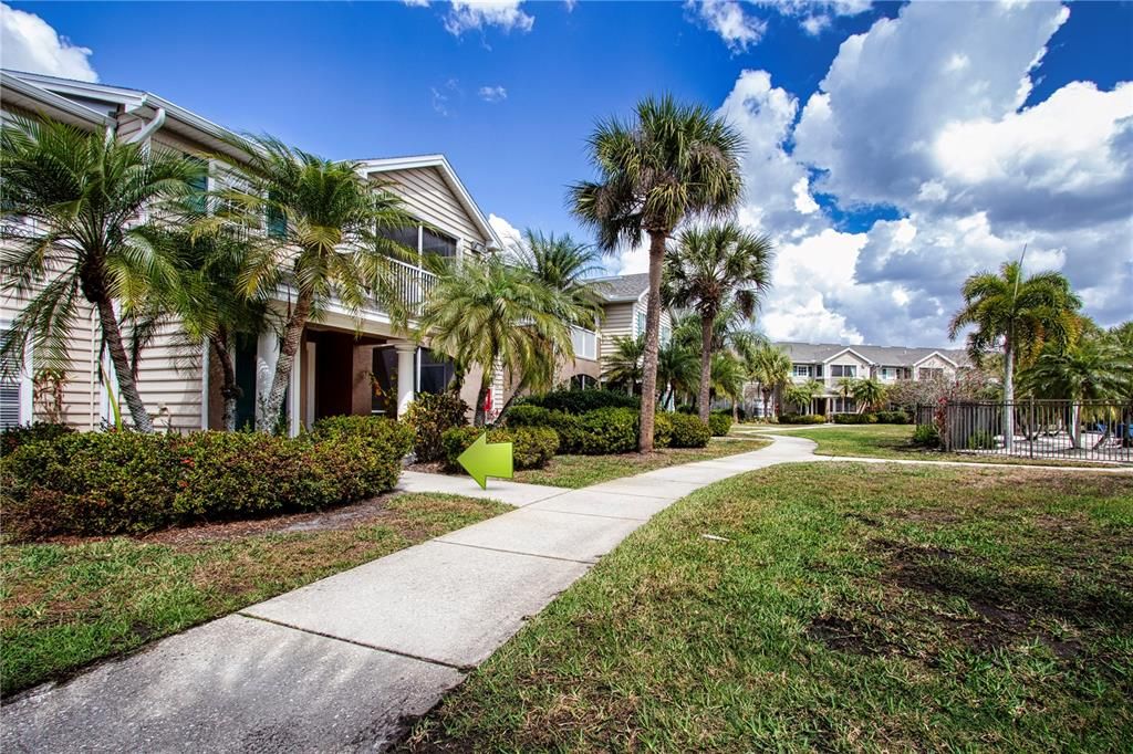 Active With Contract: $199,999 (2 beds, 2 baths, 996 Square Feet)