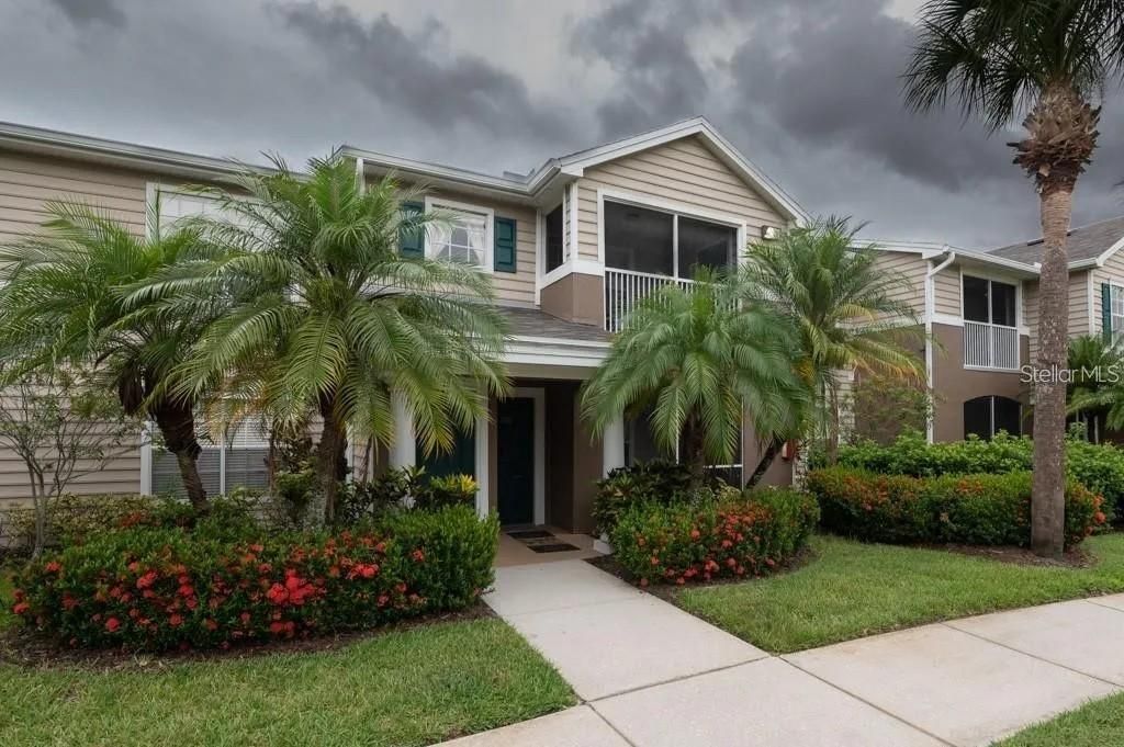 Active With Contract: $199,999 (2 beds, 2 baths, 996 Square Feet)