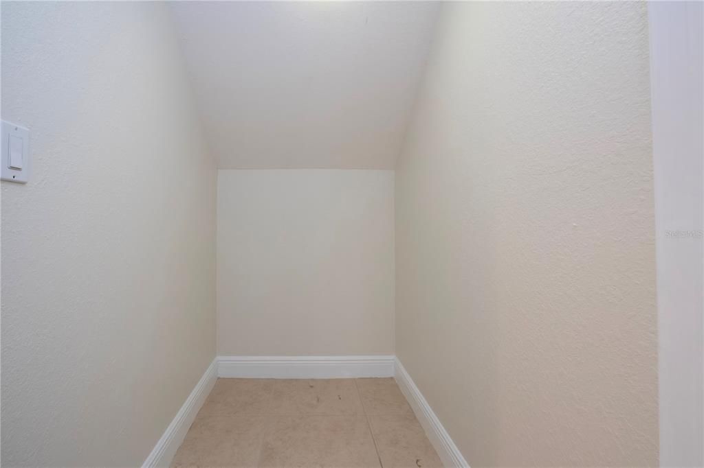 Active With Contract: $199,999 (2 beds, 2 baths, 996 Square Feet)
