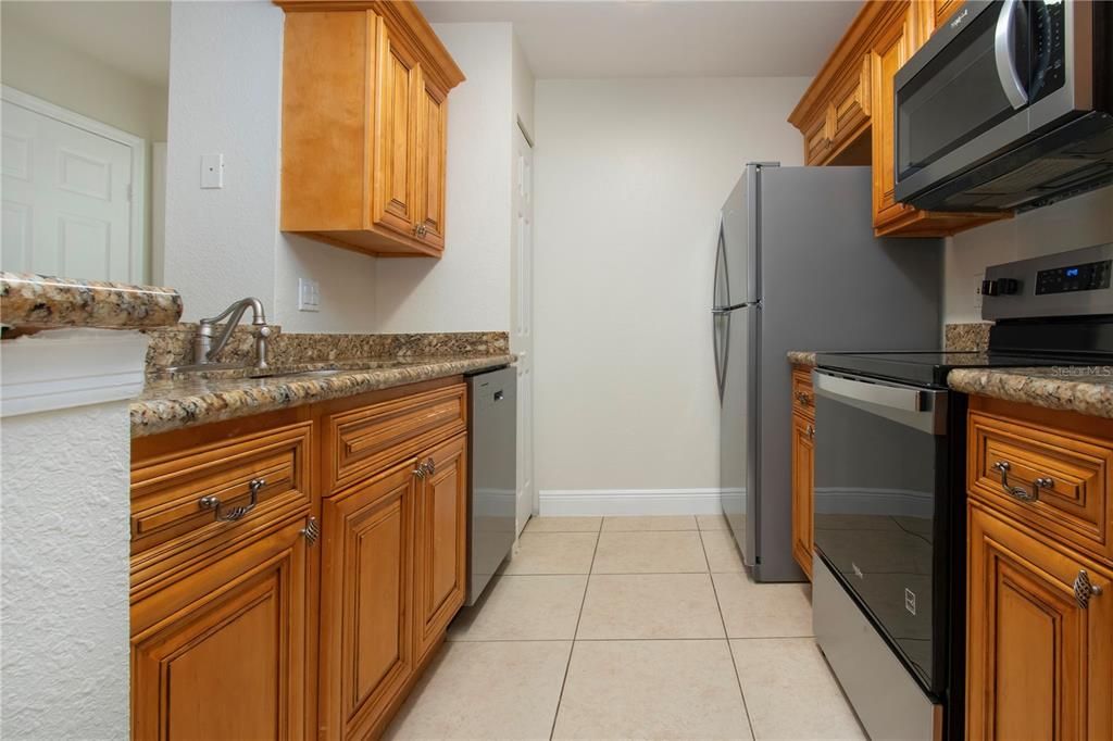 Active With Contract: $199,999 (2 beds, 2 baths, 996 Square Feet)