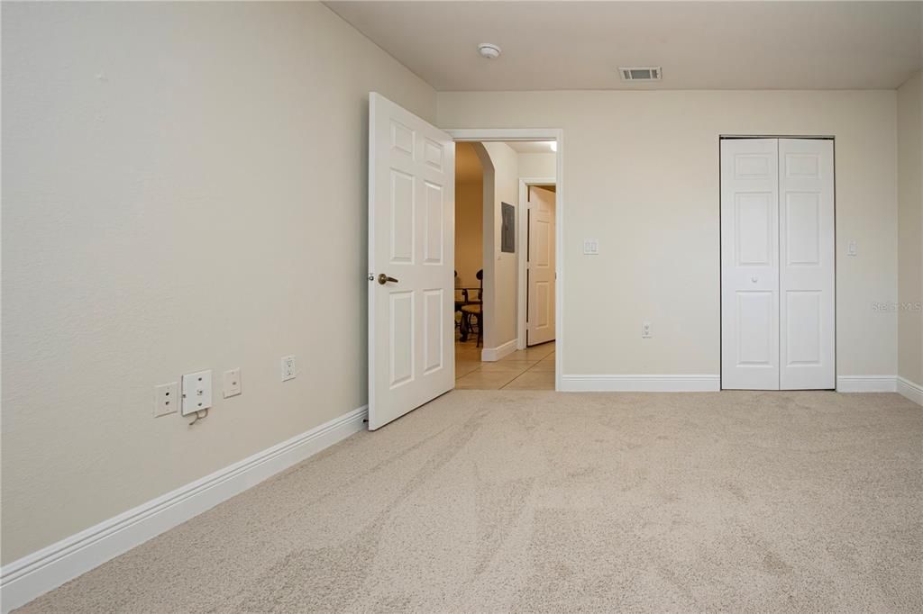 Active With Contract: $199,999 (2 beds, 2 baths, 996 Square Feet)