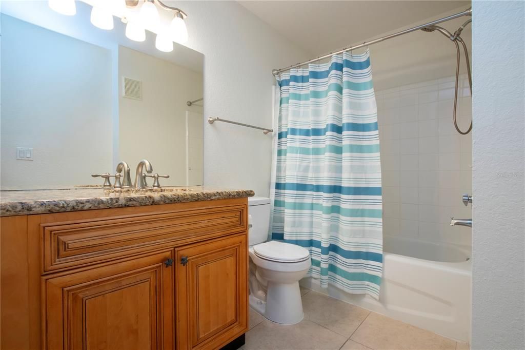 Active With Contract: $199,999 (2 beds, 2 baths, 996 Square Feet)