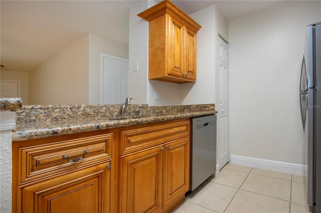 Active With Contract: $199,999 (2 beds, 2 baths, 996 Square Feet)