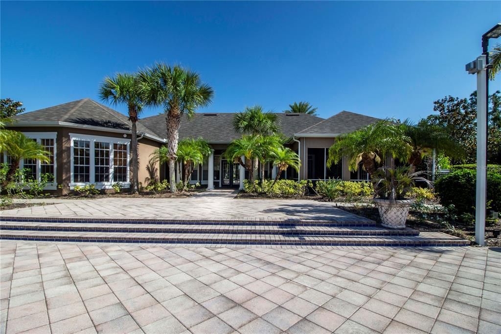 Active With Contract: $199,999 (2 beds, 2 baths, 996 Square Feet)