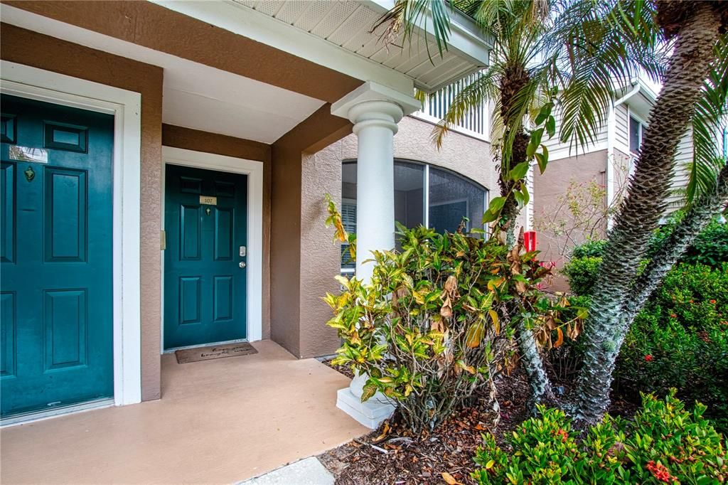 Active With Contract: $199,999 (2 beds, 2 baths, 996 Square Feet)