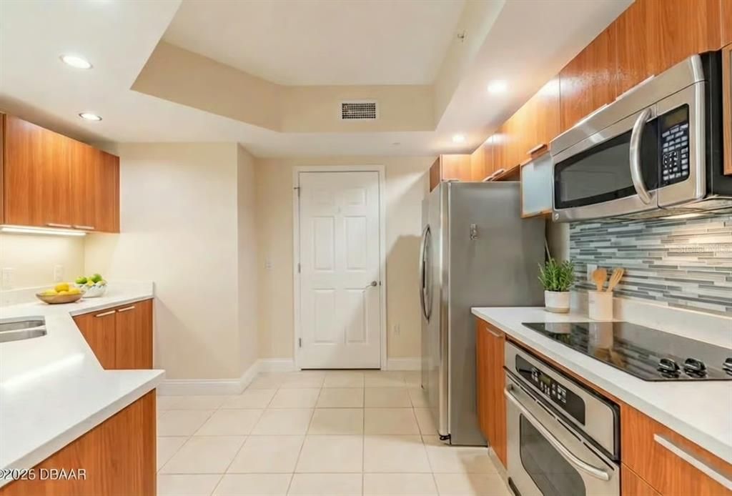 For Sale: $249,888 (2 beds, 2 baths, 1832 Square Feet)