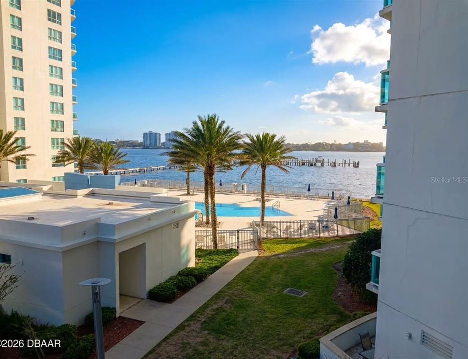 For Sale: $249,888 (2 beds, 2 baths, 1832 Square Feet)