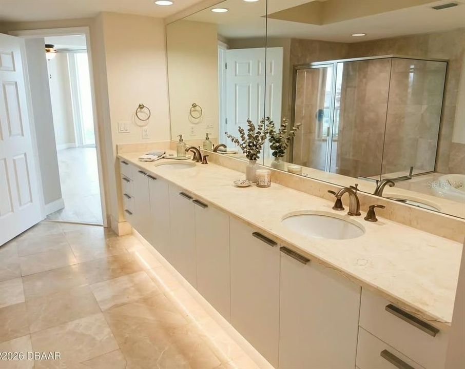 For Sale: $249,888 (2 beds, 2 baths, 1832 Square Feet)