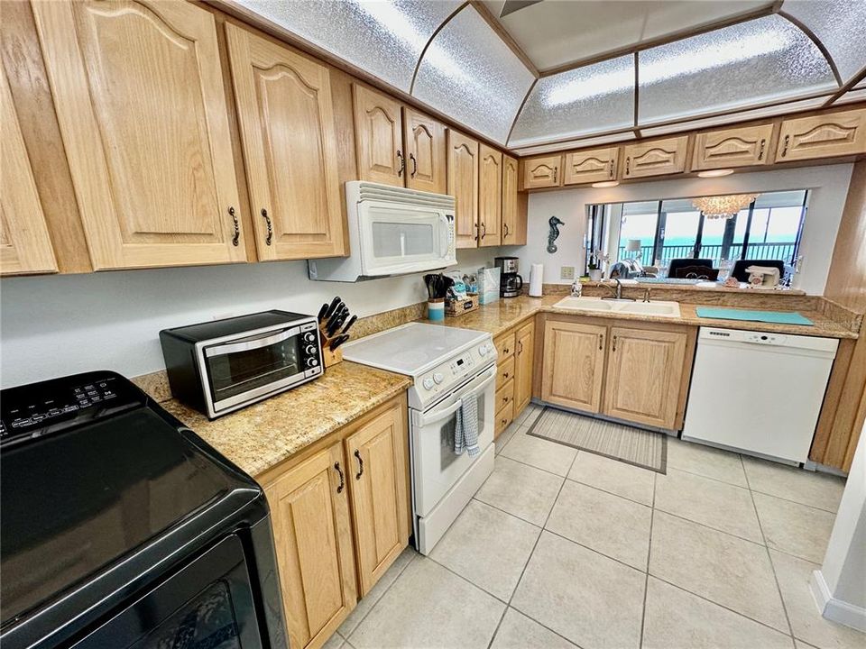 В аренду: $6,500 (2 спален, 2 ванн, 1100 Квадратных фут)