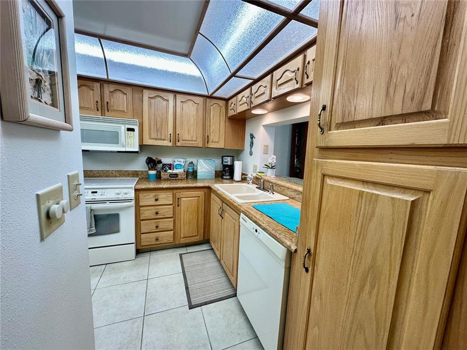 В аренду: $6,500 (2 спален, 2 ванн, 1100 Квадратных фут)