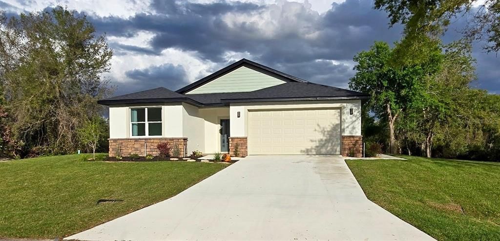 Recently Sold: $320,000 (3 beds, 2 baths, 1643 Square Feet)
