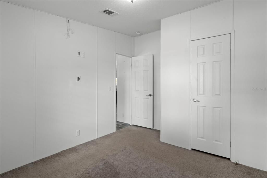 Active With Contract: $225,000 (3 beds, 2 baths, 1120 Square Feet)