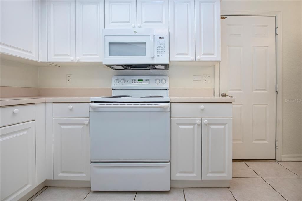 Active With Contract: $239,000 (2 beds, 2 baths, 1320 Square Feet)