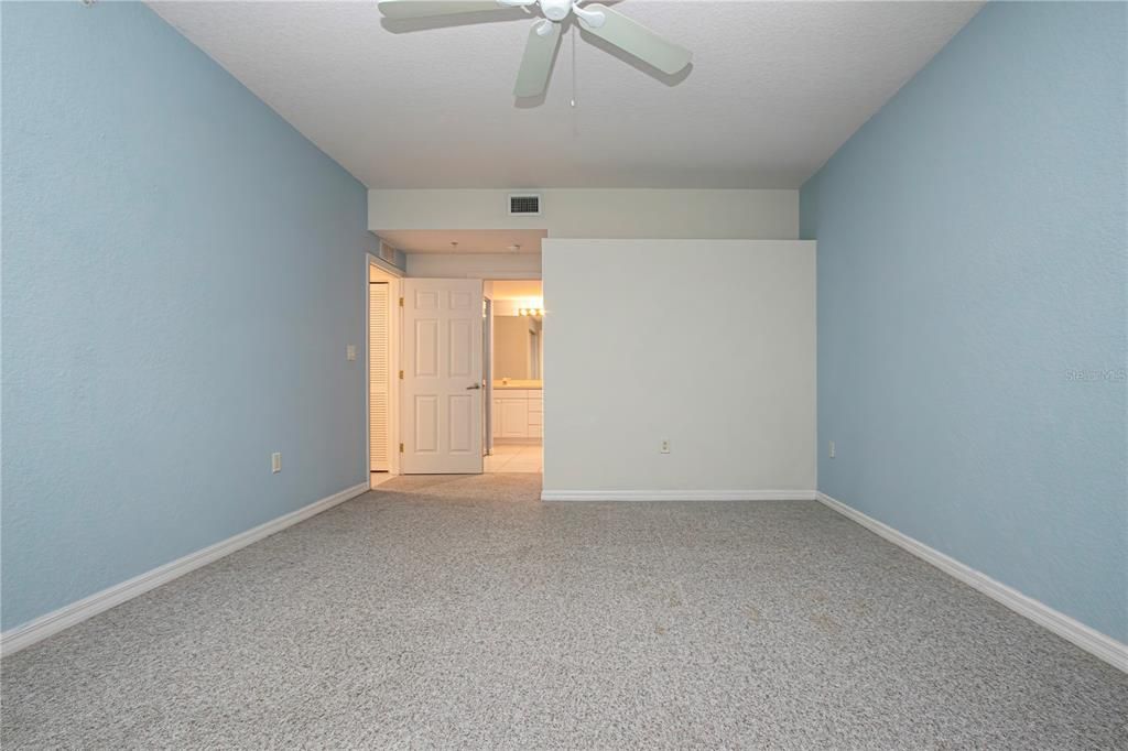 Active With Contract: $239,000 (2 beds, 2 baths, 1320 Square Feet)