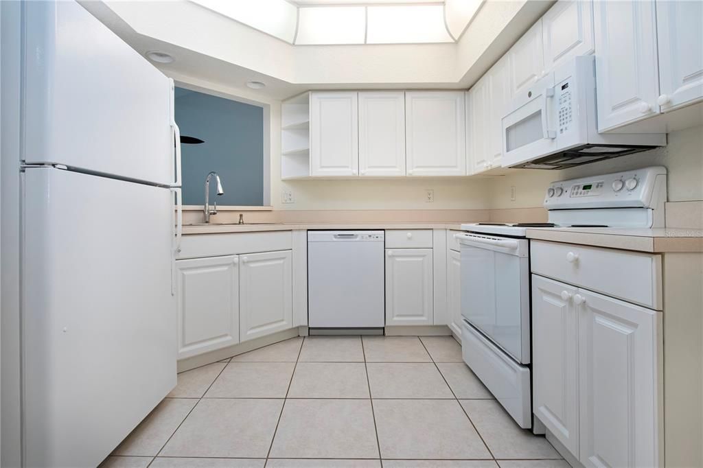 Active With Contract: $239,000 (2 beds, 2 baths, 1320 Square Feet)